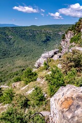 hiking wolfpit traiolhead in linville gorge near lake james