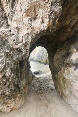 Passaggio nella roccia