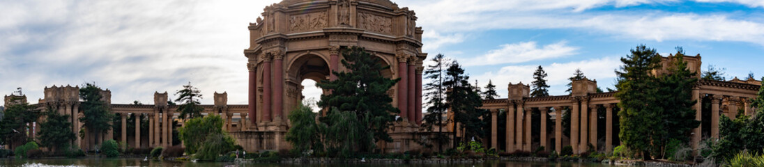 Obraz premium Panoramic shot of Palace of Fine Art in San Francisco California USA