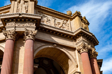 Obraz premium Big stone walls and foundation from the Palace of Fine Arts in San Francisco, California