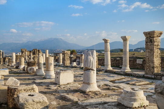 Fototapeta Side view onto empty colonnaded street in antique city Laodicea, near Denizli, Turkey. City included in Tentative List of UNESCO. Mountains are on background