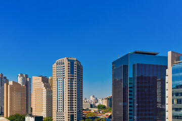 Fototapeta na wymiar Foto aérea de São Paulo, predios de negocios ao fundo