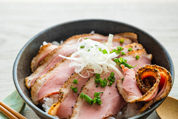 合鴨ロースの丼