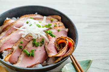 合鴨ロースの丼
