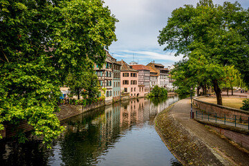 Fototapeta na wymiar La petite france vue depuis les ponts couverts de Strasbourg