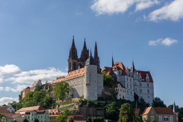 Fototapeta na wymiar castle and cathedral in the German city of Meissen on the Elbe River