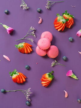 Strawberry and blackberry macarons