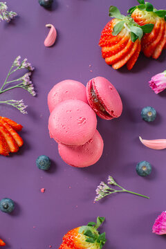 Strawberry and blackberry macarons