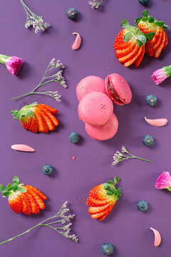 Strawberry and blackberry macarons