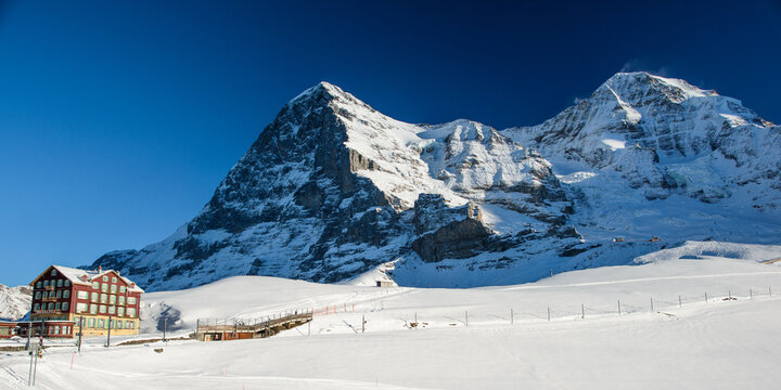 Eiger and M&Ocirc;&oslash;&Omega;_nch mountain peak