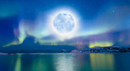 Naklejka premium Northern lights (Aurora borealis) in the sky with super full moon - Tromso, Norway 
