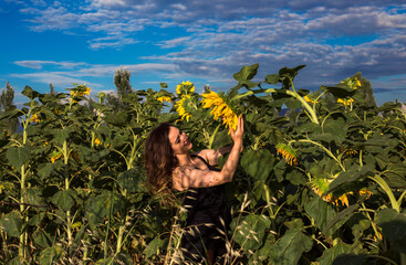 woman in the sunflowers field