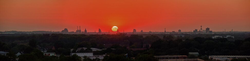  Hannovers Skyline - Hannover Mitte - blick von Kronsberg in Hannover.	