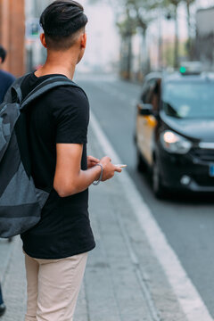 Man calling taxi via app