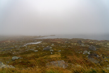 Widok na Park Narodowy Hardangervidda w ciemny mglisty dzień
