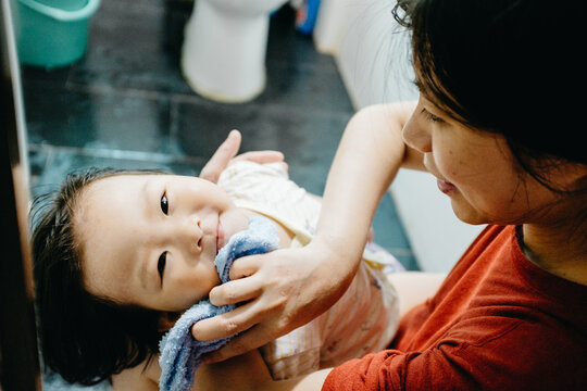 Asian mother help little girl cleaning