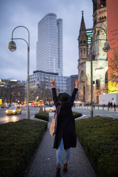 Fototapeta Woman exploring Berlin