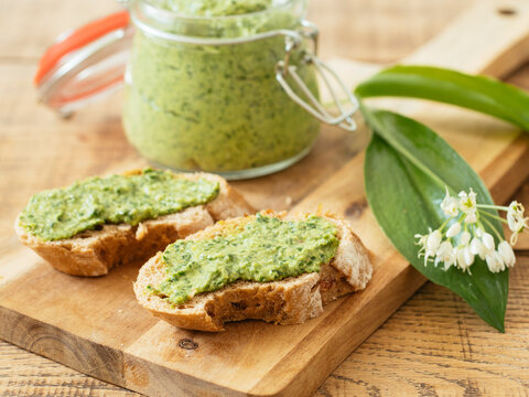 Wild garlic pesto