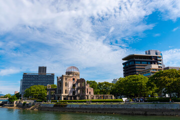 Fototapeta na wymiar The atomic bomb Dome in Hiroshima