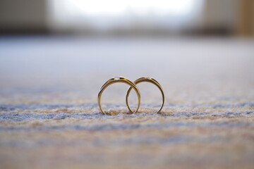 Obraz na płótnie Canvas 2 gold wedding ring