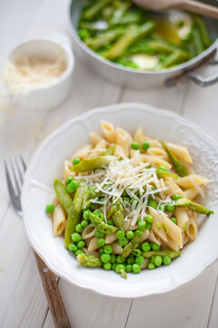 Pasta with asparagus and peas