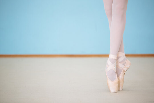 Ballet dancer in pointe