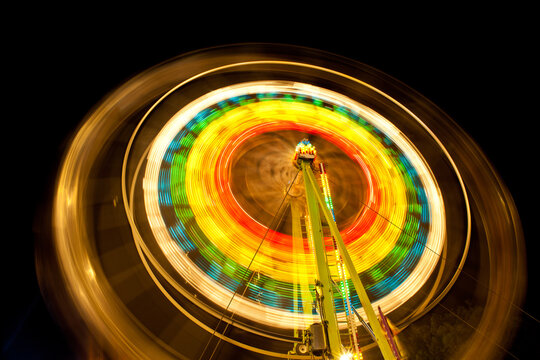 ferris wheel in motion