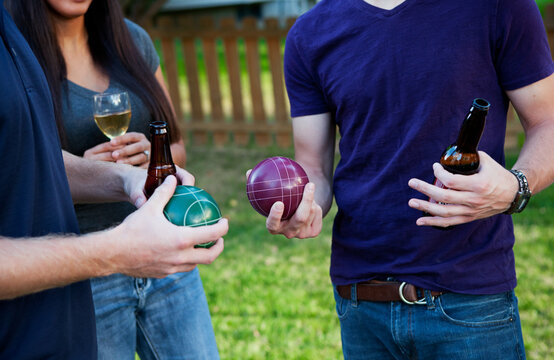 Party: Friends Ready To Play Bocce