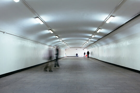Underground passage of subway station