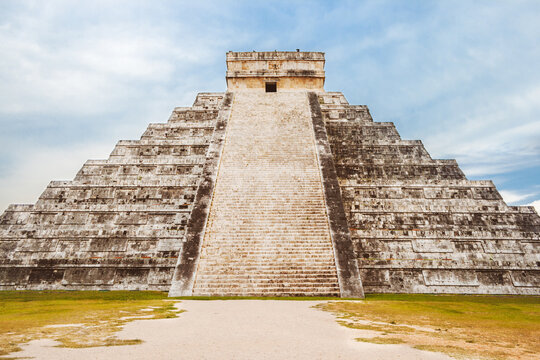Pyramid in Chichen Itza