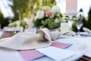 dinner tables with white cloth, served with porcelain, napkin and decorated with flowers