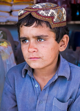 An adolescent Pashtun child