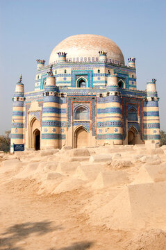 Uch Sharif