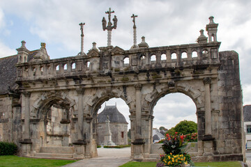 Fototapeta na wymiar Sizun. Arc de triomphe de l'église Saint-Suliau. Finistère. Bretagne 