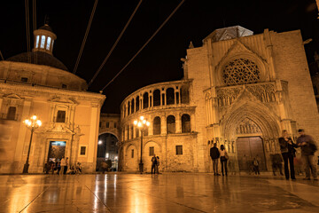 Fototapeta na wymiar Plaza de la Virgen at night