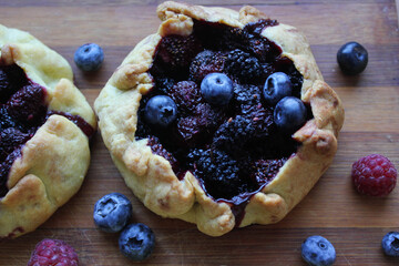 blueberry pie with blueberries