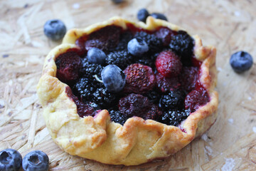 blueberry pie with blueberries