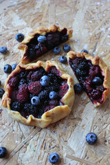 blueberry cheesecake with blueberries