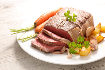 roast beef with vegetable and sauce