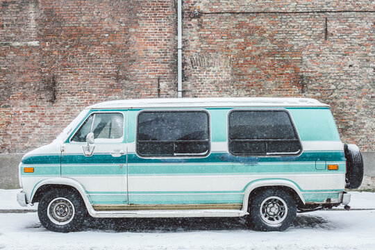 Old caravan car in the snow