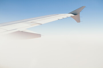 Airplane wing with mist