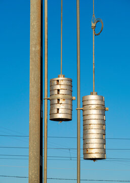 Detalle de una catenaria de ferrocarril