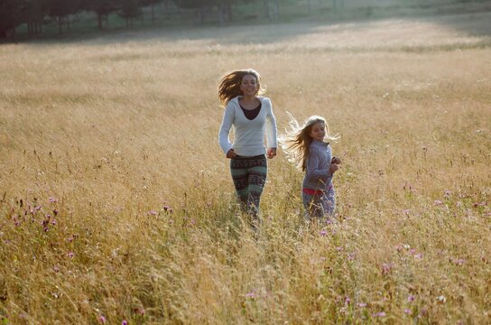 Children running trough the meadow