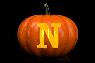 Obraz premium Glowing Letter N carved in pumpkin. Halloween font on black background, 3D rendering