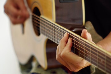 Fototapeta premium person playing guitar