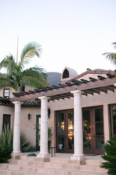 Home with pillars