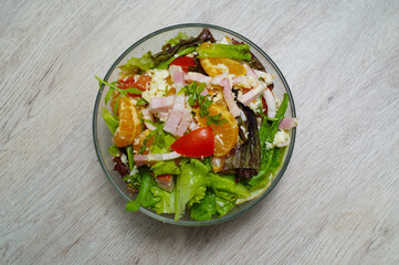 Salad with tangerine and ham
