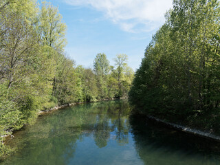 Rheinlandschaft. Breisach am Rhein. Blick auf den Fluss M&ouml;hlin, Kleiner Nebenfluss des Rheins