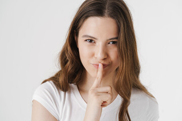 Naklejka premium Portrait of a pretty young girl showing silence