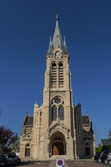 Fototapeta na wymiar Saint-Lubin church in Rambouillet (built between 1868 and 1871). Rambouillet - commune in Yvelines department, in Ile-de-France region, 50 km southwest of Paris.